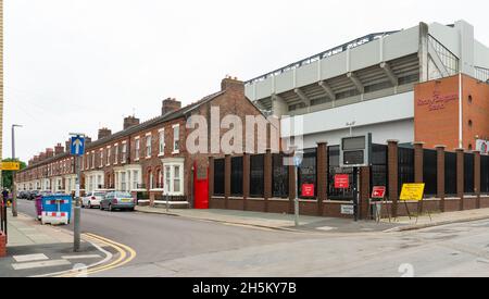 Skerries Road, à l'ombre du stand Kenny Dalglish du stade Anfield du club de football de Liverpool.Photo prise en septembre 2021. Banque D'Images