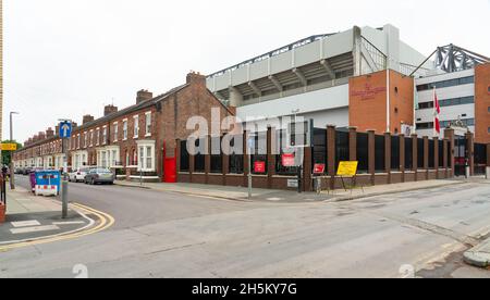 Skerries Road, à l'ombre du stand Kenny Dalglish du stade Anfield du club de football de Liverpool.Photo prise en septembre 2021. Banque D'Images