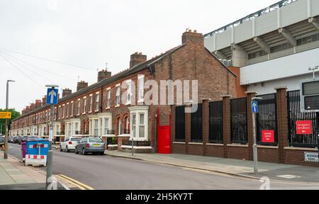 Skerries Road, à l'ombre du stand Kenny Dalglish du stade Anfield du club de football de Liverpool.Photo prise en septembre 2021. Banque D'Images