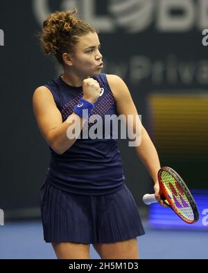 Linz, Autriche .10 novembre 2021.Le joueur de tennis italien Jasmine Paolini célèbre son arrivée au tournoi Ladies Linz en haute-Autriche, à Linz, le mercredi 10 novembre 2021.© Juergen Hasenkopf / Alamy Live News Banque D'Images