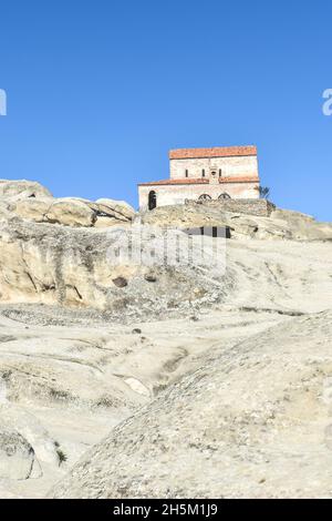 Le complexe de grottes d'Uplistsikhe près de Gori, Géorgie.Ancienne ville rocheuse et basilique à trois nef dans l'est de la Géorgie.Site de référence de la gouriste géorgienne Banque D'Images