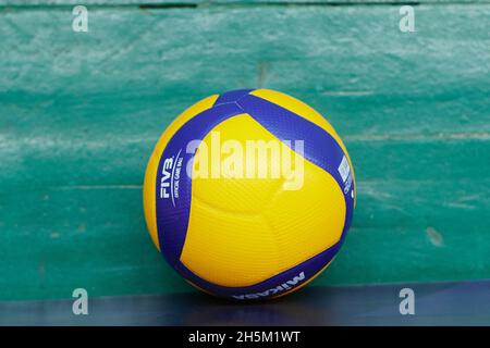 KHARKIV, UKRAINE - 10 NOVEMBRE 2021: Le match de volley de la coupe CEV Challenge VSC Law Academy vs VCA AMSTETTEN Banque D'Images