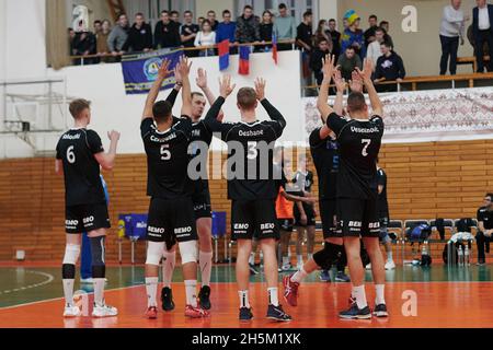 KHARKIV, UKRAINE - 10 NOVEMBRE 2021: Le match de volley de la coupe CEV Challenge VSC Law Academy vs VCA AMSTETTEN Banque D'Images