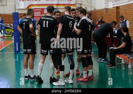 KHARKIV, UKRAINE - 10 NOVEMBRE 2021: Le match de volley de la coupe CEV Challenge VSC Law Academy vs VCA AMSTETTEN Banque D'Images