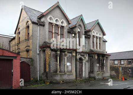 Ancienne maison individuelle inoccupée, Caernarfon, Gwynedd, pays de Galles, Royaume-Uni. Banque D'Images