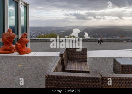 Le restaurant Drachenfels de Siebengebirge, en Allemagne, dans un climat d'automne vif Banque D'Images