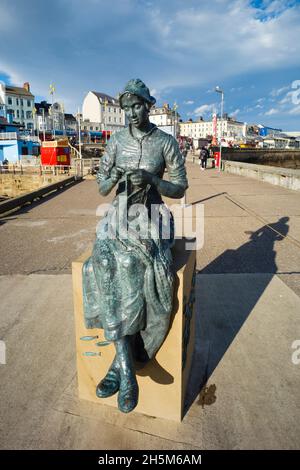 La statue de Gansey Girl sur le port extérieur de Bridlington Banque D'Images