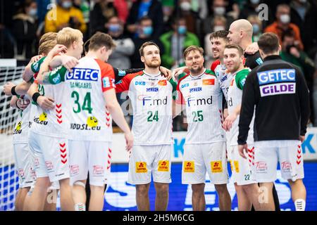 10 novembre 2021, Bade-Wurtemberg, Göppingen: Handball: Bundesliga, Frisch Auf Göppingen - SC Magdeburg, Matchday 10, EWS Arena.Les joueurs de SC Magdeburg applaudissent après le match.Photo : Tom Weller/dpa Banque D'Images