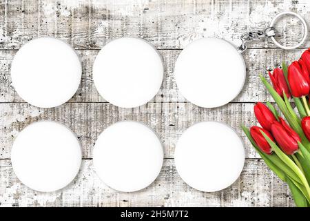 Porte-clés avec décoration de fleurs de tulipe rouge Banque D'Images