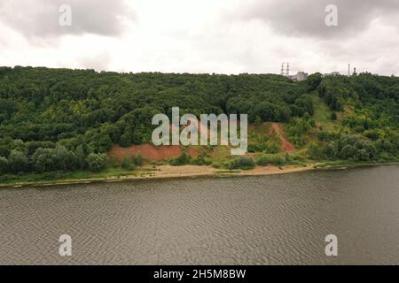 Photographie aérienne.Vue sur la rivière, la rive de la rivière.Nijni Novgorod, rivière Oka.Photo de haute qualité Banque D'Images