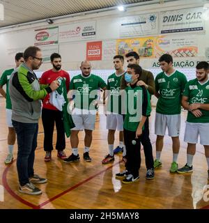 Viana do Castelo, Portugal - 30 octobre 2021: A.D. Aficense joueur en action contre Manabola, compte de jeu pour la 3ème division nationale de Handball. Banque D'Images