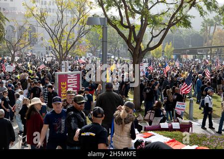 Los Angeles, CA USA - Novmber 8, 2021: Les employés de la ville de Los Angeles et les employés du gouvernement protestent contre les mandats de vaccination qui menacent leurs emplois Banque D'Images