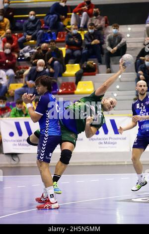 Antequera, Espagne.10 novembre 2021.Rafael Baena de Balonmano Iberoquinoa Antequera vu en action pendant le match Asobal de la Ligue entre Balonmano Balonmano Iberoquinoa Antequera et BM Benidorm à Pabellon Fernando Argüelles à Antequera.(final Score; Balonmano Balonmano Iberoquinoa Antequera et BM Benidorm à Pabellon Fernando Argüelles à Antequera.(27) photo de Sopoa/Etats-Unis d'Amérique du crédit: 23/Sozina Sonzina Aliso (USA) Banque D'Images