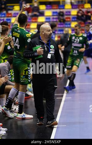 Antequera, Espagne.10 novembre 2021.Balonmano Iberoquinoa Antequera entraîneur Lorenzo Ruiz vu pendant le match Asobal de la Ligue Sacyr entre Balonmano Balonmano Iberoquinoa Antequera et BM Benidorm à Pabellon Fernando Argüelles à Antequera.(final Score; Balonmano Balonmano Iberoquinoa Antequera et BM Benidorm à Pabellon Fernando Argüelles à Antequera.(23) photo de Soz/Etats-Unis d'Alisy/27 photos: Francis Sáz/Sáz/USA Banque D'Images