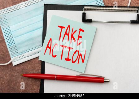 Panneau d'écriture à la main prendre des mesures.Aperçu des affaires faire quelque chose de officiel ou concerté pour atteindre le but avec problème d'écriture de la médecine de prescription Banque D'Images