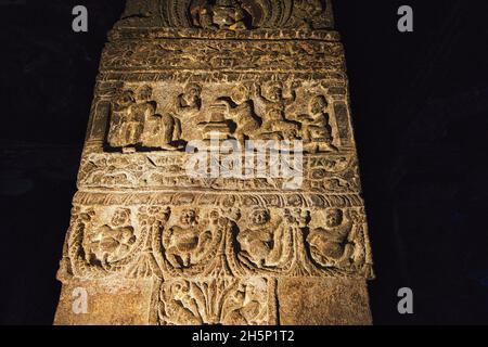 Le complexe Elora est unique en matière de création artistique et de développement technologique.Les grottes d'Ellora, ses sanctuaires consacrés au bouddhisme, à l'hindouisme et au Jainis Banque D'Images