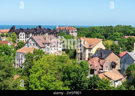 Zelenogradsk, Russie juin 2021 Un magnifique paysage urbain qui peut être vu depuis le pont d'observation de la tour d'eau dans le centre-ville. Banque D'Images