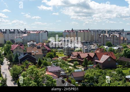 Zelenogradsk, Russie juin 2021 Un magnifique paysage urbain qui peut être vu depuis le pont d'observation de la tour d'eau dans le centre-ville. Banque D'Images