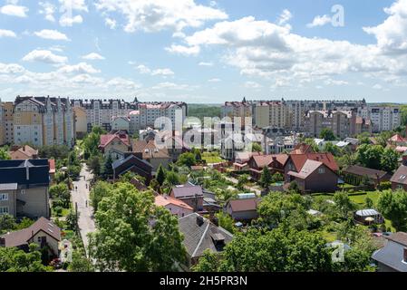 Zelenogradsk, Russie juin 2021 Un magnifique paysage urbain qui peut être vu depuis le pont d'observation de la tour d'eau dans le centre-ville. Banque D'Images