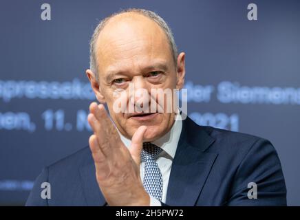 Munich, Allemagne.11 novembre 2021.Roland Busch, PDG de Siemens AG, est monté sur le podium lors de la conférence de presse annuelle de Siemens.Credit: Sven Hoppe/dpa/Alay Live News Banque D'Images