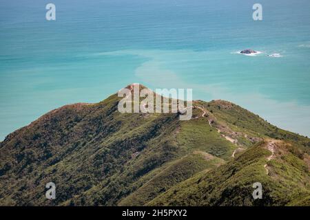 Sentier pédestre sur la montagne, près de Tai long WAN.La célèbre plage et le surf à Sai Kung.Campagne de Hong Kong Banque D'Images