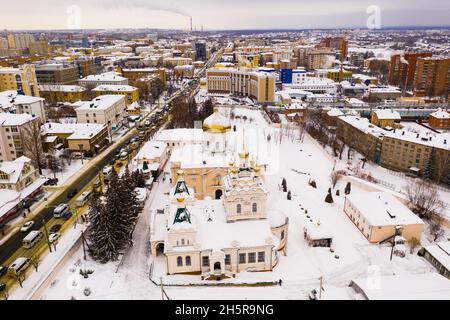 Vue aérienne d'hiver du monastère de la Sainte Trinité dans la ville de Penza, Russie Banque D'Images