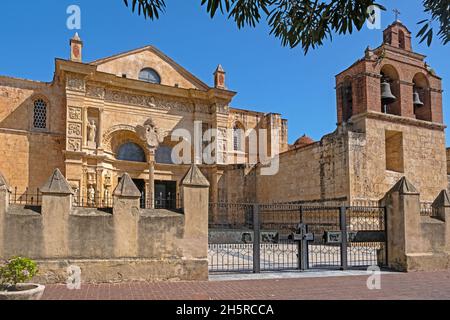 Cathédrale Santa Maria la Menor du XVIe siècle dans la ville coloniale de Saint-Domingue, République dominicaine, Hispaniola, grandes Antilles, Caraïbes Banque D'Images