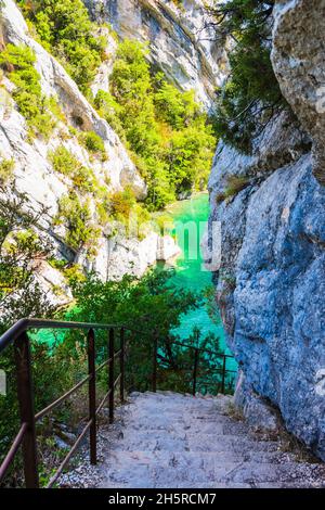 Canal du Sentier du garde, Quinson, gorge inférieure du Verdon, lac Sainte Croix, Provence,Provence Alpes Côte d'Azur, France Banque D'Images