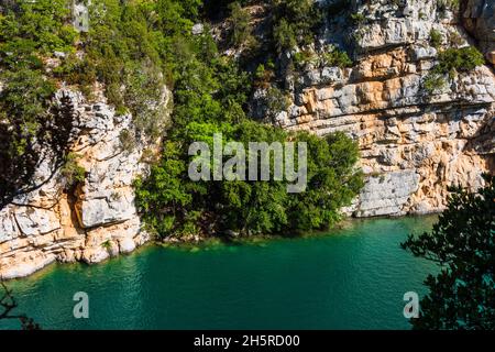 Canal du Sentier du garde, Quinson, gorge inférieure du Verdon, lac Sainte Croix, Provence,Provence Alpes Côte d'Azur, France Banque D'Images