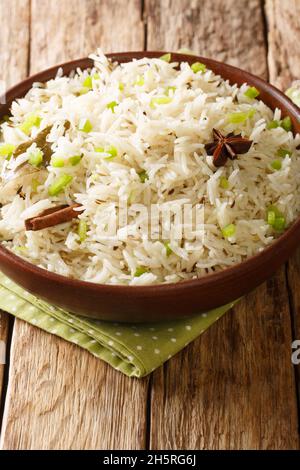 Le riz Jeera ou le riz Zeera est un plat indien composé de graines de riz et de cumin.Verticale Banque D'Images