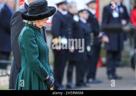 Londres, Royaume-Uni.11 novembre 2021.La duchesse de Cornwall assiste au 93e champ du souvenir à l'abbaye de Westminster.Son Altesse Royale rencontre également des anciens combattants et des représentants des Forces armées, des cadets et des bénévoles qui ont mis en place les croix.Credit: Imagetraceur/Alamy Live News Banque D'Images