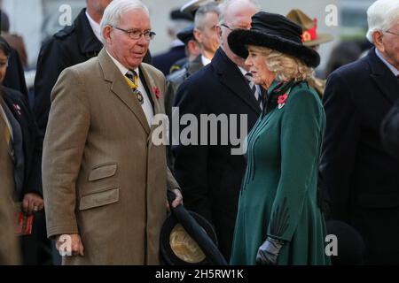 Londres, Royaume-Uni.11 novembre 2021.La duchesse de Cornwall assiste au 93e champ du souvenir à l'abbaye de Westminster.Son Altesse Royale rencontre également des anciens combattants et des représentants des Forces armées, des cadets et des bénévoles qui ont mis en place les croix.Credit: Imagetraceur/Alamy Live News Banque D'Images