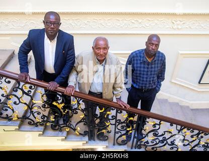 pic shows: Trois grands crus indiens de l'Ouest et Chevaliers d'Antigua Sir curieusement Ambrose, Sir Richie Richardson et Sir Andy Roberts à l'RO Banque D'Images