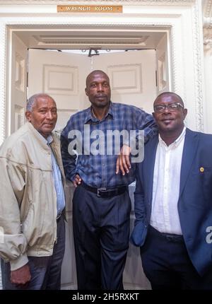 pic shows: Trois grands crus indiens de l'Ouest et Chevaliers d'Antigua Sir curieusement Ambrose, Sir Richie Richardson et Sir Andy Roberts à l'RO Banque D'Images