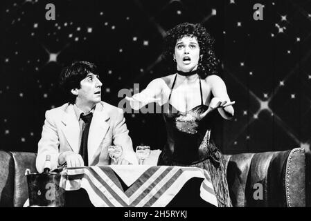 Tom Conti (Vernon Gersch), Gemma Craven (Sonia Walsk) en JOUANT NOTRE CHANSON au Shaftesbury Theatre, Londres WC2 01/10/1980 livre: Neil Simon paroles: Carole Bayer Sager musique: Marvin Hamlisch Set design: Douglas W Schmidt costumes: Ann Roth éclairage: Tharon Musser réalisateur: David Taylor Banque D'Images