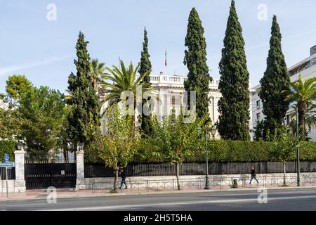 Athènes, Grèce.Novembre 2021. Vue extérieure du bâtiment de l'ambassade italienne dans le centre-ville Banque D'Images