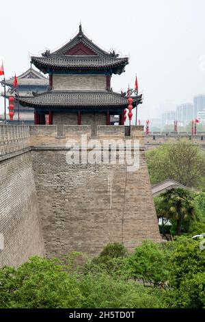 Tour de guet au mur de la ville antique de Xi'ian dans la province de Shaanxi, en Chine Banque D'Images