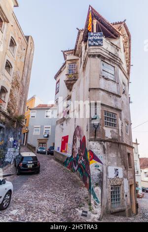 COIMBRA, PORTUGAL - 12 OCTOBRE 2017 : rues étroites de Coimbra, Portugal Banque D'Images