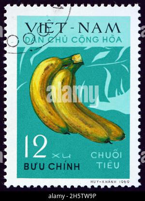 VIETNAM - VERS 1970 : un timbre imprimé au Vietnam montre les bananes tieu, fruit, vers 1970 Banque D'Images