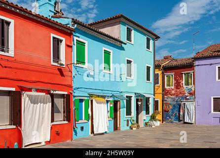 Maisons peintes en couleurs, Burano, Venise, Italie Banque D'Images