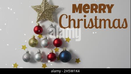 Image du texte joyeux noël sur des boules Banque D'Images