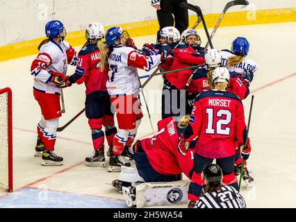 Chomutov, République tchèque.11 novembre 2021.Situation pendant la qualification féminine de hockey sur glace match aux Jeux olympiques de Pékin en République tchèque contre Norvège à Chomutov, République tchèque, 11 novembre 2021.Crédit : Ondrej Hajek/CTK photo/Alay Live News Banque D'Images