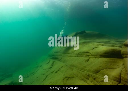 Munising, MI -14 août 2021 : plongée sous-MARINE explorant le lac supérieur Banque D'Images