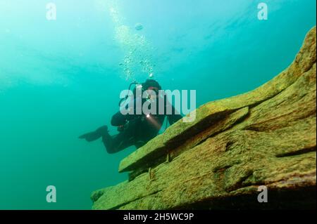 Munising, MI -14 août 2021 : plongée sous-MARINE explorant le lac supérieur Banque D'Images