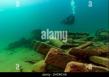Munising, MI -14 août 2021 : plongée sous-MARINE explorant l'épave du bateau à vapeur en bois Banque D'Images