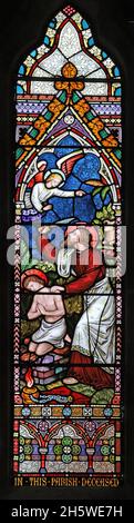 Une vitrail de Frederick Preedy représentant Abraham sur le point de sacrifier Isaac, l'église St Swithun, le Quinton inférieur, Warwickshire Banque D'Images
