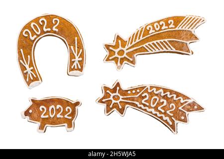 Ensemble de pains d'épice NewYear cuits pour le bonheur en 2022.Gros plan de biscuits ornés comme étoiles de Bethléem, fer à cheval et mignon de piggy pour Bonne chance. Banque D'Images