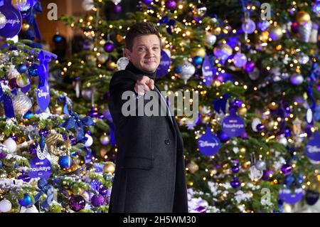 Jeremy Renner arrive pour une projection spéciale du Hawkeye du studio Marvel, au Curzon Hoxton.Date de la photo: Jeudi 11 novembre 2021. Banque D'Images