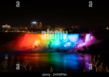 Niagara Falls est une ville de l'Ontario, au Canada.Il se trouve sur la rive ouest de la rivière Niagara, dans la région du Golden Horseshoe, dans le sud de l'Ontario Banque D'Images