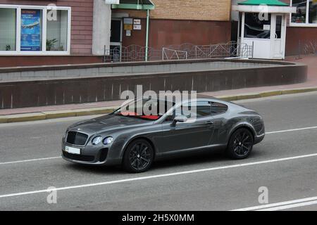 Kiev, UA - octobre 5; 2010 Bentley Continental Supersports sur la route Banque D'Images